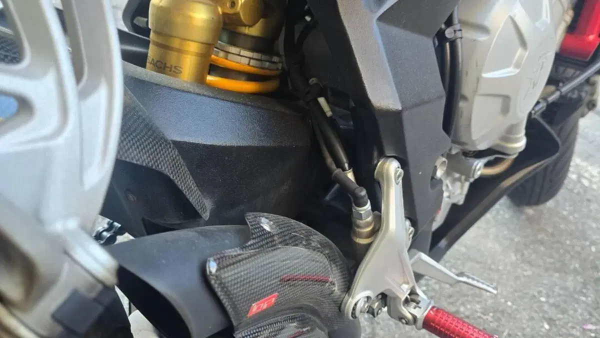 MV Agusta Rivale 800 EAS ABS (2013 -17)  (5)