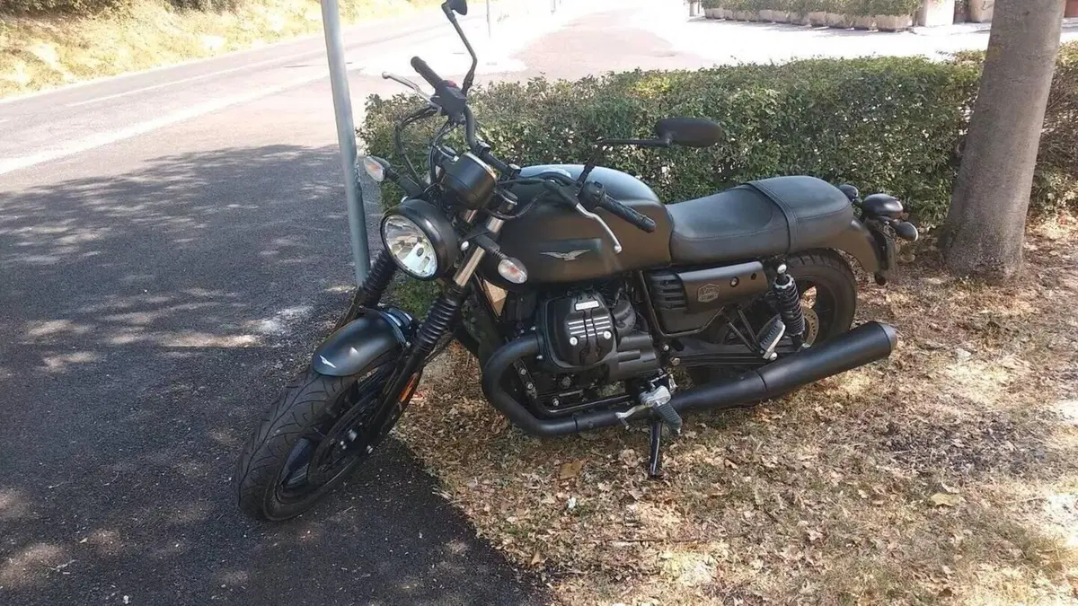 Moto Guzzi V7 III Stone (2017 - 20) 