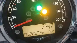 Moto Guzzi V7 III Stone (2017 - 20)  (3)