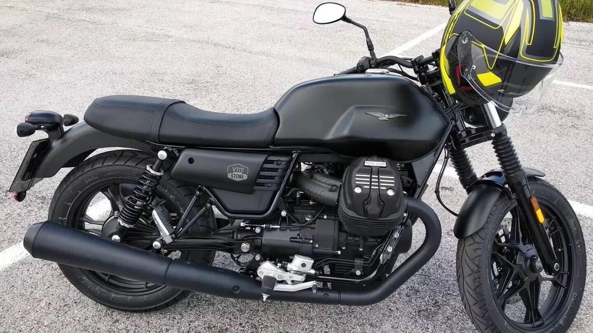 Moto Guzzi V7 III Stone (2017 - 20)  (2)