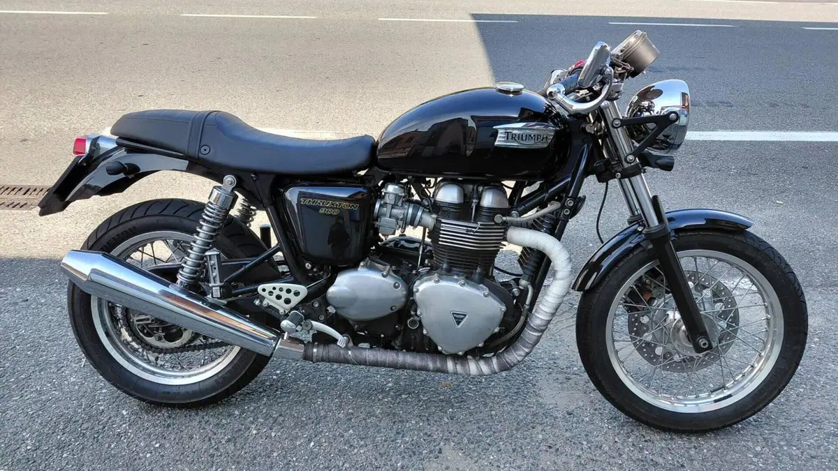 Triumph Thruxton 900 (2004 - 15)  (2)