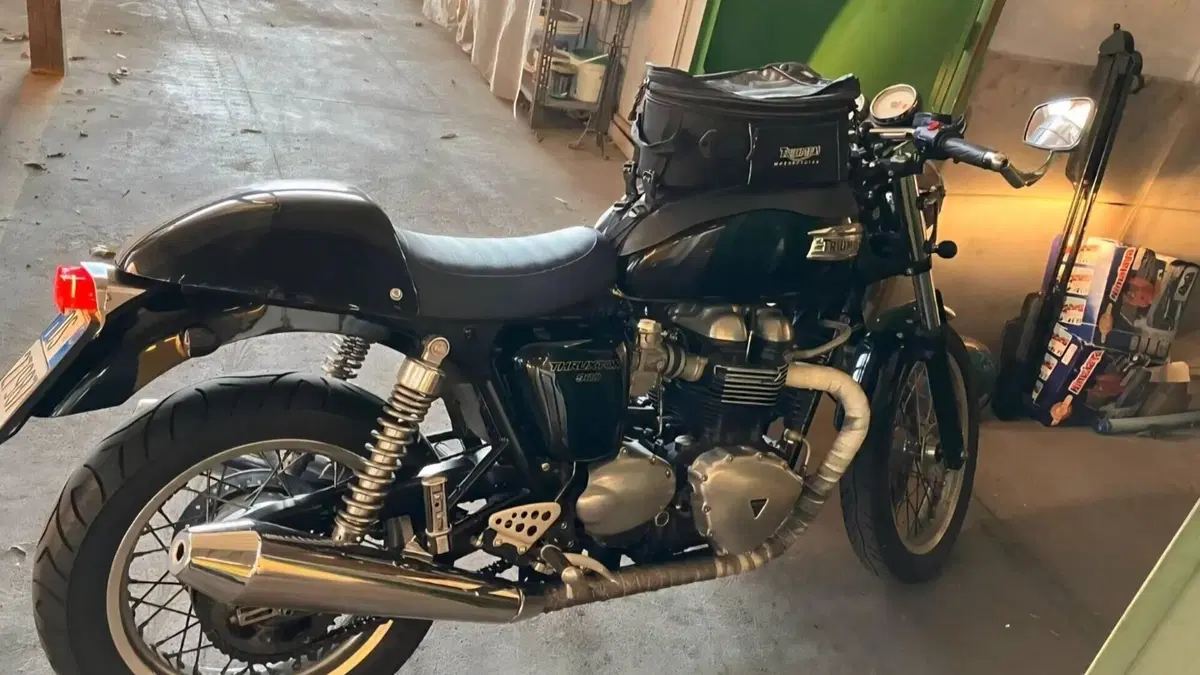 Triumph Thruxton 900 (2004 - 15)  (5)