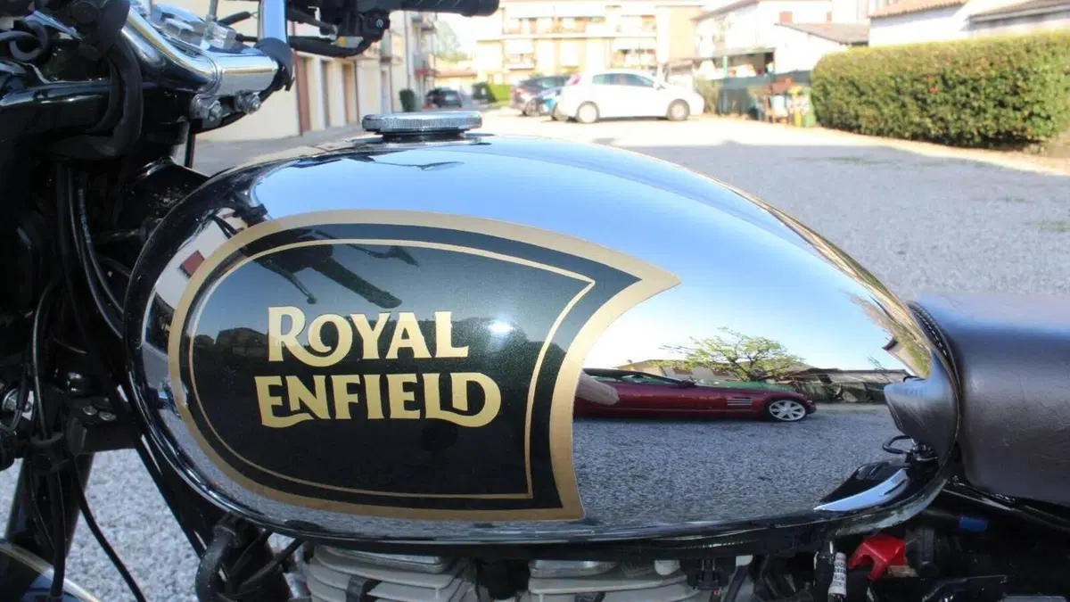 Royal Enfield Classic 500 EFI - Chrome (2017 - 20)  (3)