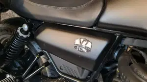 Moto Guzzi V7 Stone (2021 - 24)  (4)