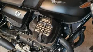 Moto Guzzi V7 Stone (2021 - 24)  (5)