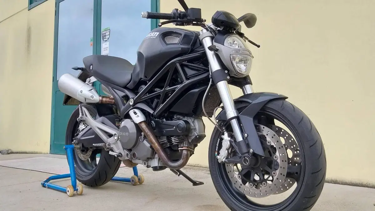 Ducati Monster 696 (2008 - 13)  (2)