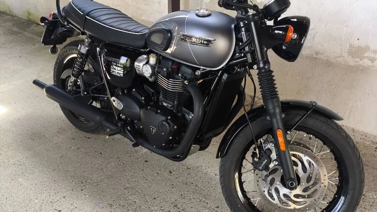 Triumph Bonneville T120 Black (2021 - 25)  (3)