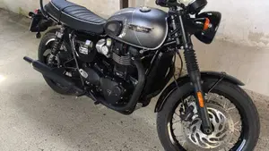 Triumph Bonneville T120 Black (2021 - 25)  (3)