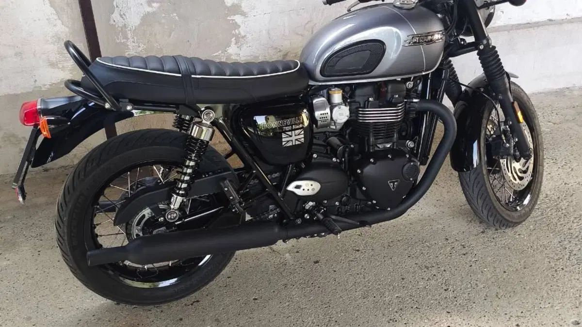 Triumph Bonneville T120 Black (2021 - 25)  (4)