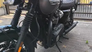Triumph Bonneville T120 Black (2021 - 25)  (5)