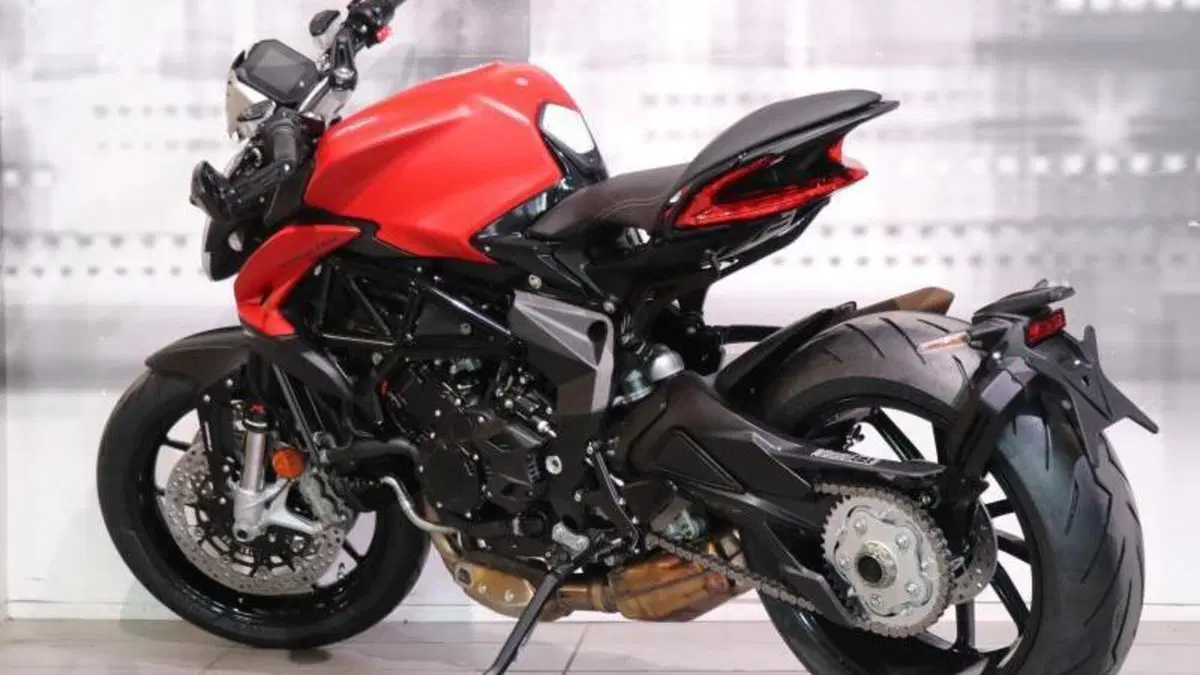 MV Agusta Dragster 800 Rosso (2021 - 23)  (2)
