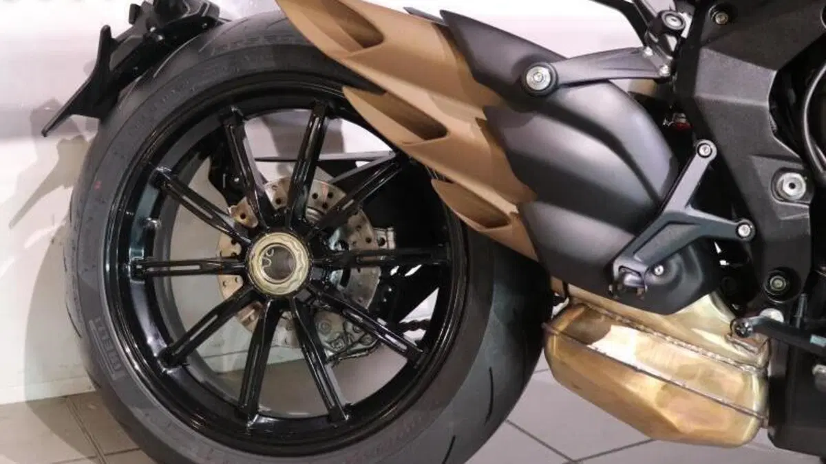 MV Agusta Dragster 800 Rosso (2021 - 23)  (4)