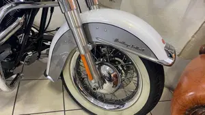 Harley-Davidson 1584 Heritage Classic (2008 - 10) - FLSTC  (2)