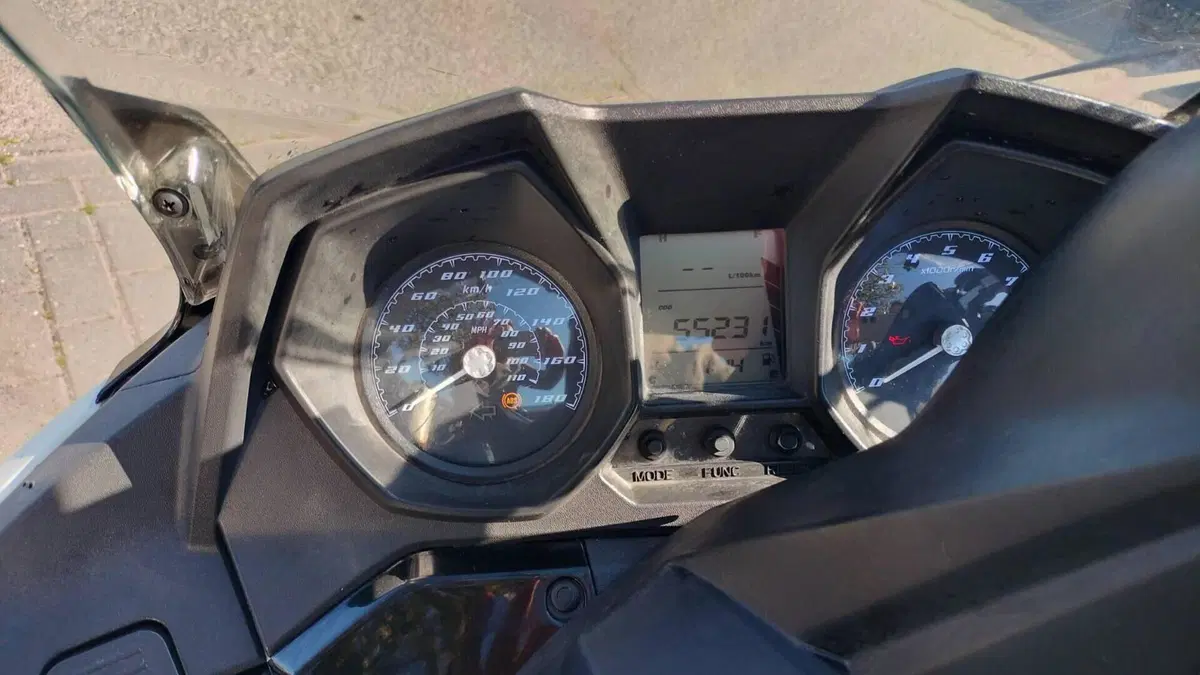 Kymco Downtown 350i ABS (2015 - 17)  (3)