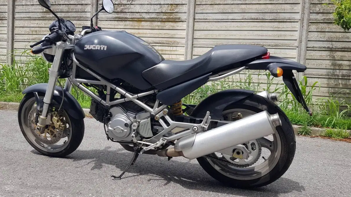 Ducati Monster 620 Dark (2003 - 06)  (3)