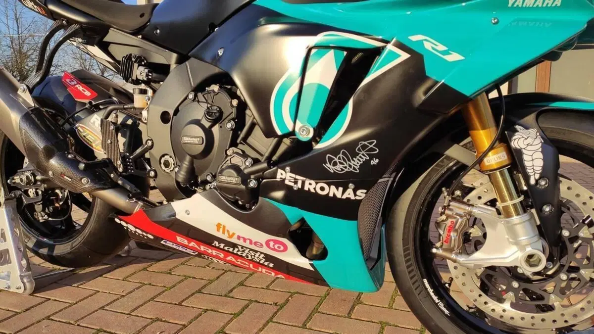 Yamaha YZF R1 (2020 - 25)  (2)
