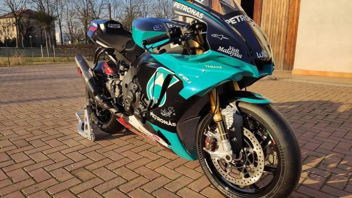 Yamaha YZF R1 (2020 - 25)  (4)