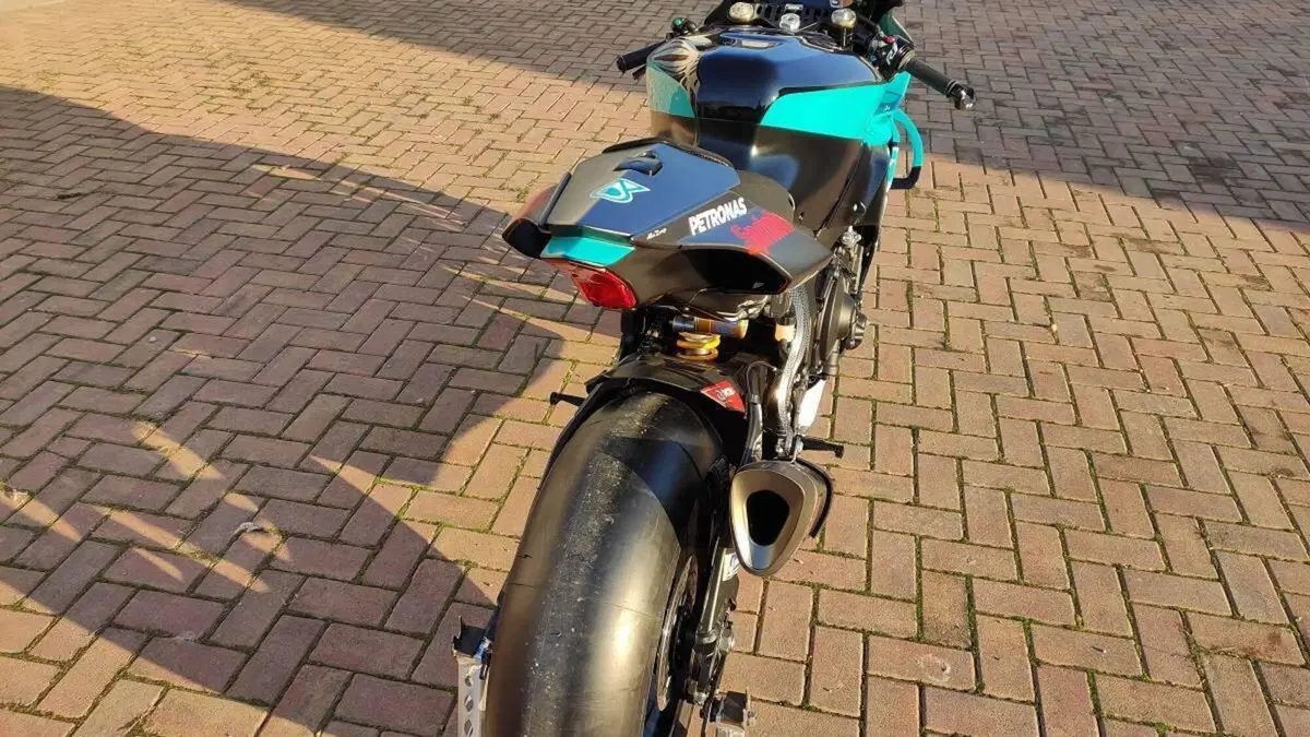 Yamaha YZF R1 (2020 - 25)  (6)