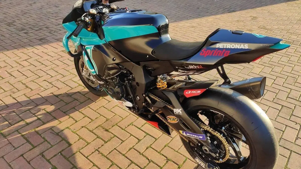Yamaha YZF R1 (2020 - 25)  (7)
