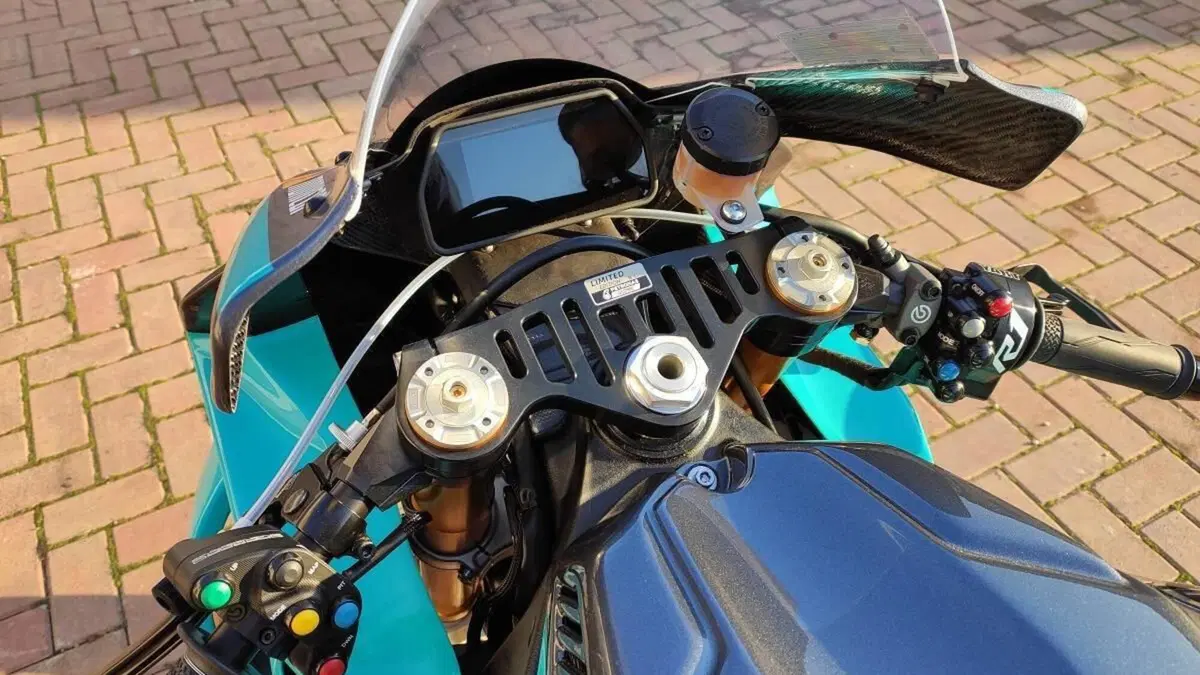 Yamaha YZF R1 (2020 - 25)  (8)