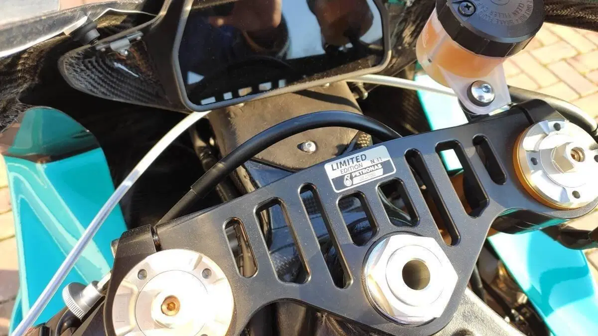 Yamaha YZF R1 (2020 - 25)  (9)