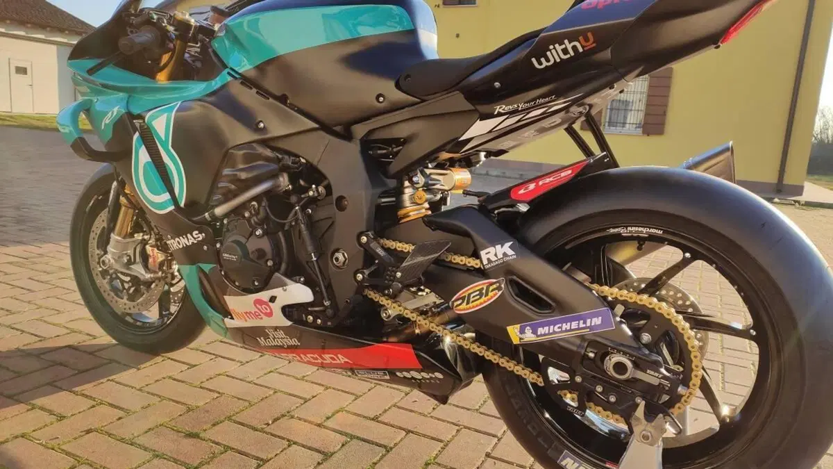 Yamaha YZF R1 (2020 - 25)  (11)