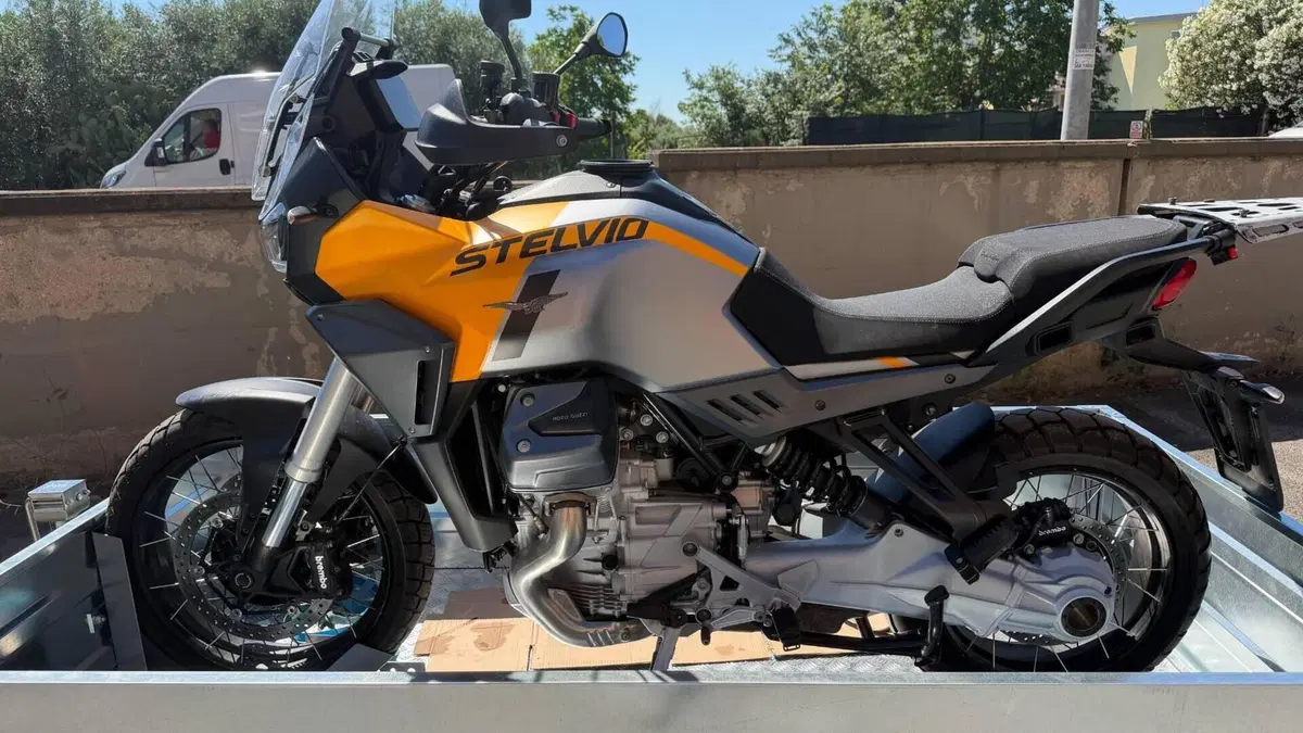 Moto Guzzi Stelvio (2024 - 26) 