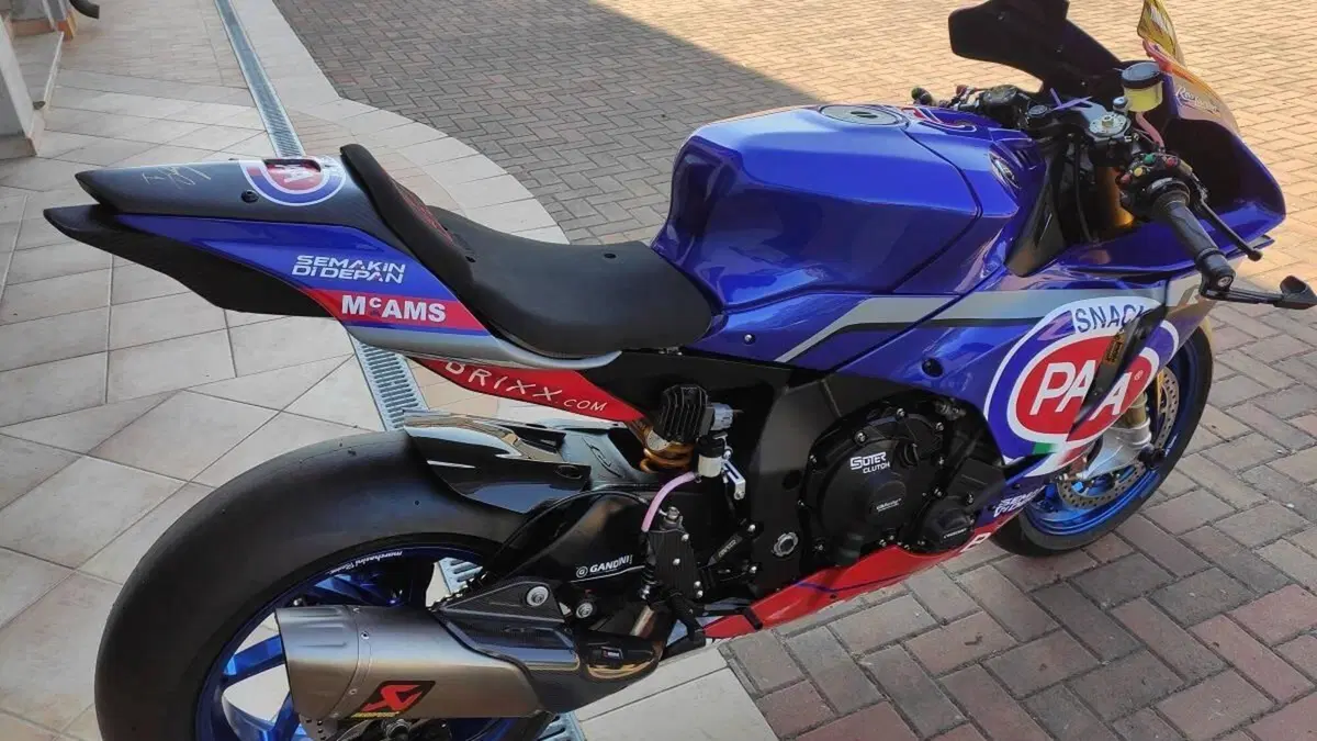 Yamaha YZF R1 Toprak Replica (2022)  (3)
