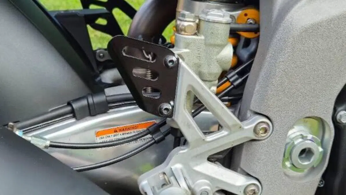 Aprilia RSV4 1100 Factory (2021 - 24)  (5)