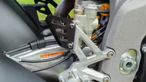 Aprilia RSV4 1100 Factory (2021 - 24)  (5)
