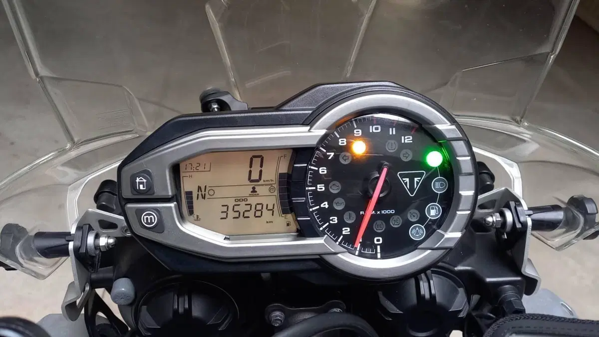 Triumph Tiger 800 XRx (2017 - 18)  (5)