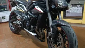 Triumph Street Triple RS (2017 - 19)  (2)