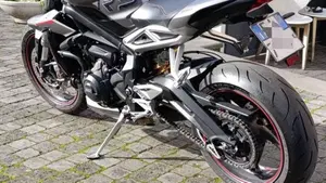Triumph Street Triple RS (2017 - 19)  (4)
