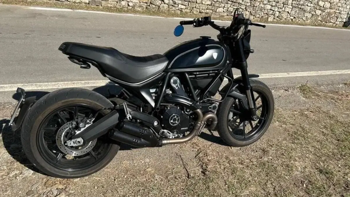 Ducati Scrambler 800 Icon Dark (2021 - 22) 