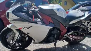 Yamaha YZF R1 (2009 - 11)  (6)