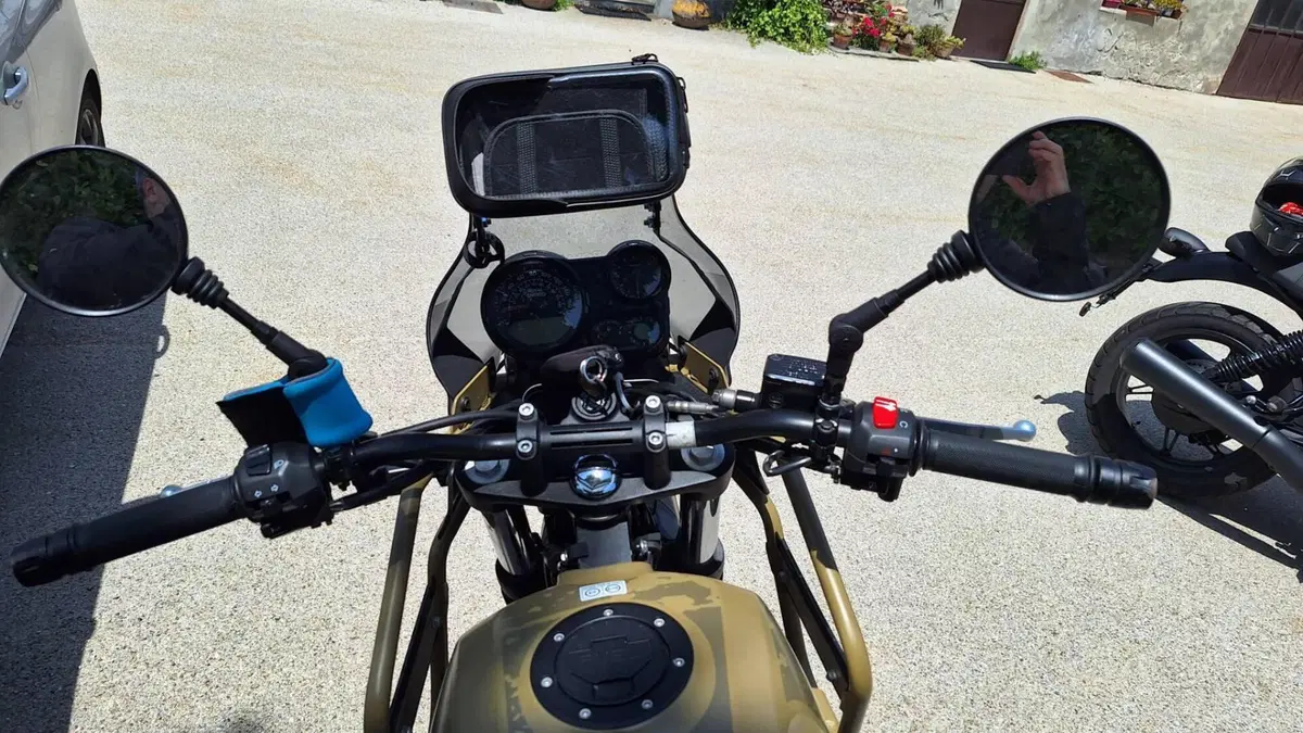 Royal Enfield Himalayan 411 (2021 - 24)  (6)