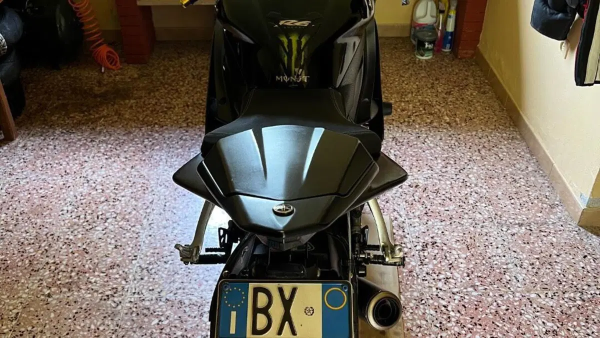 Yamaha YZF R6 (2006 - 07)  (6)
