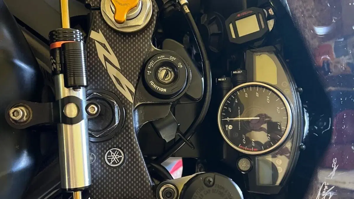 Yamaha YZF R6 (2006 - 07)  (8)