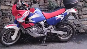 Honda Africa Twin XRV 750 (1996 - 02)  (2)
