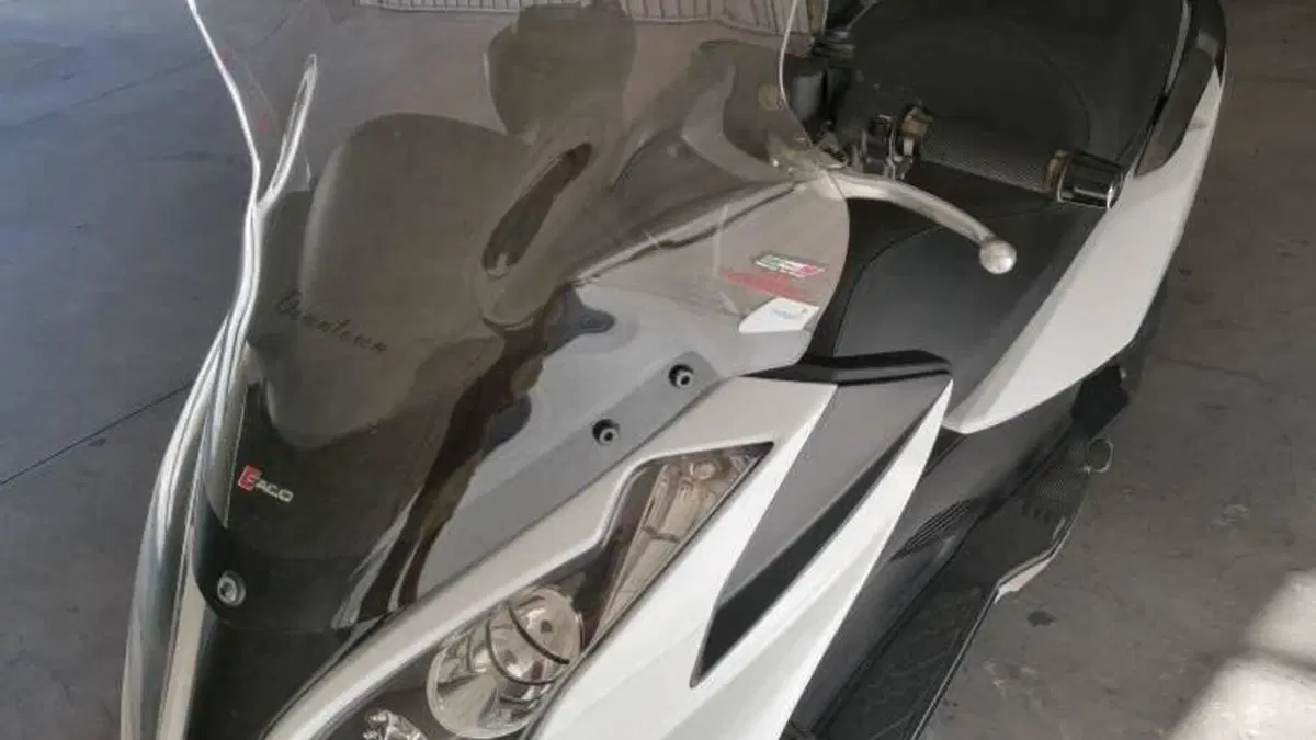 Kymco Downtown 300i (2009 - 17)  (4)