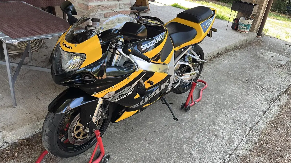 Suzuki GSX R 750 (1999 - 03)  (2)
