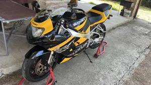 Suzuki GSX R 750 (1999 - 03)  (2)