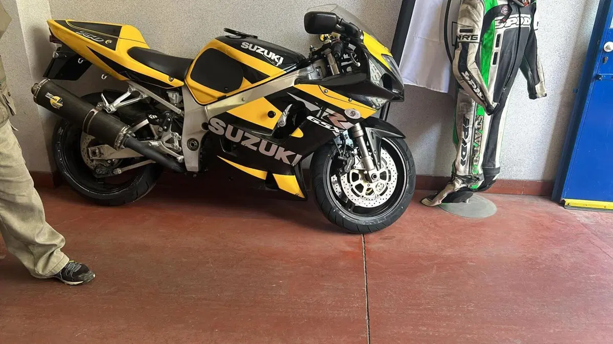 Suzuki GSX R 750 (1999 - 03)  (3)