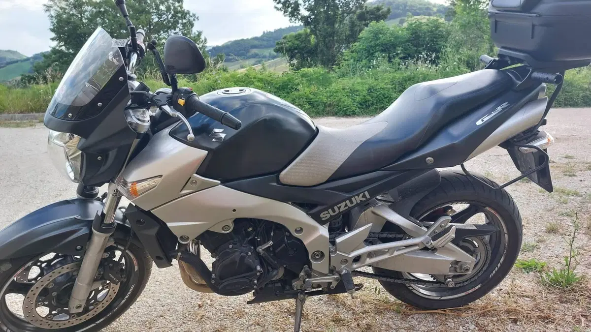 Suzuki GSR 600 (2006 - 11)  (2)