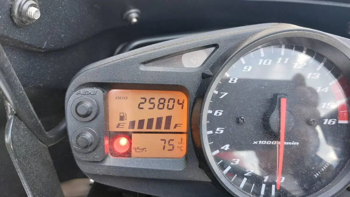 Suzuki GSR 600 (2006 - 11)  (4)