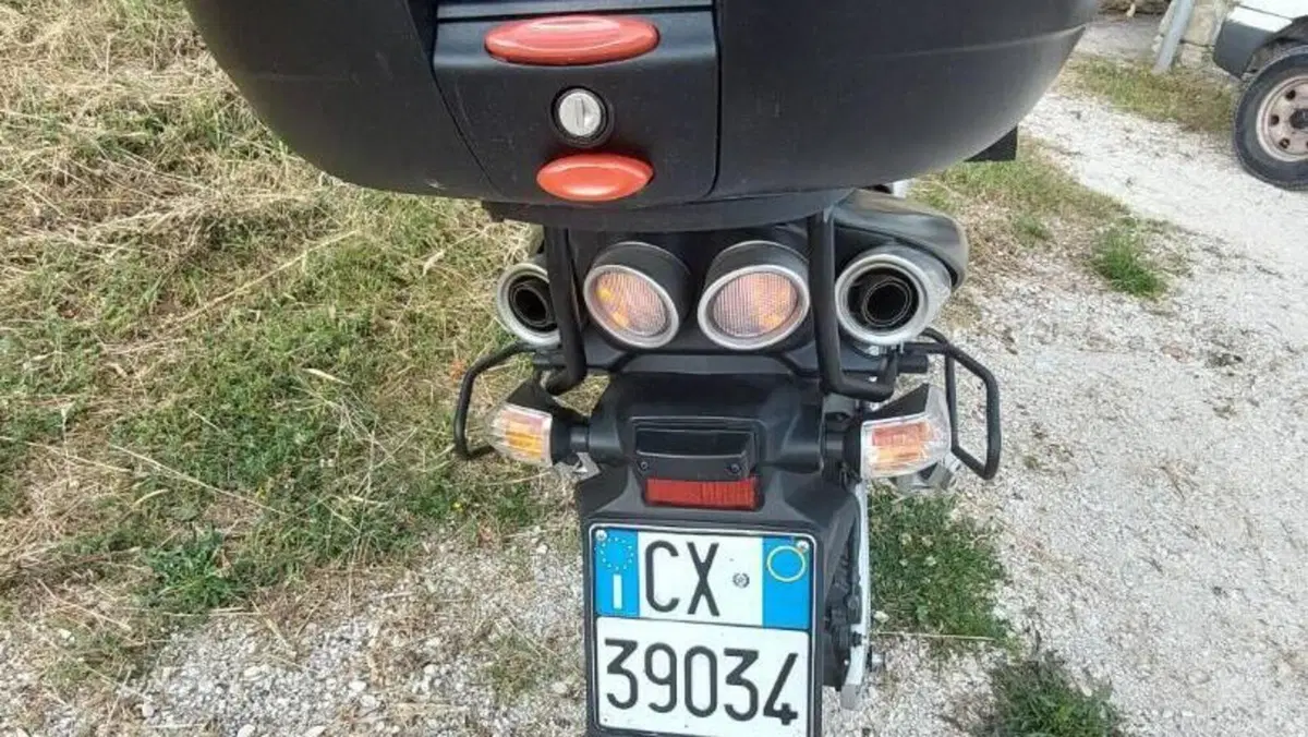 Suzuki GSR 600 (2006 - 11)  (8)