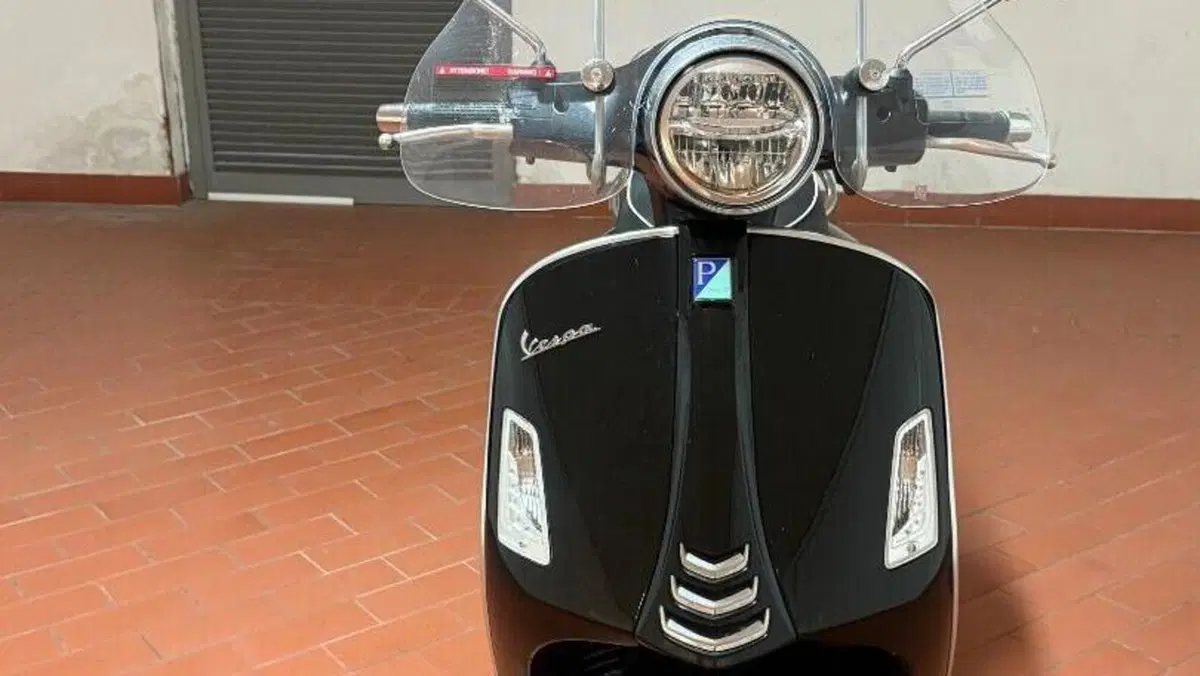 Vespa GTS 300 Hpe (2021 - 22)  (2)