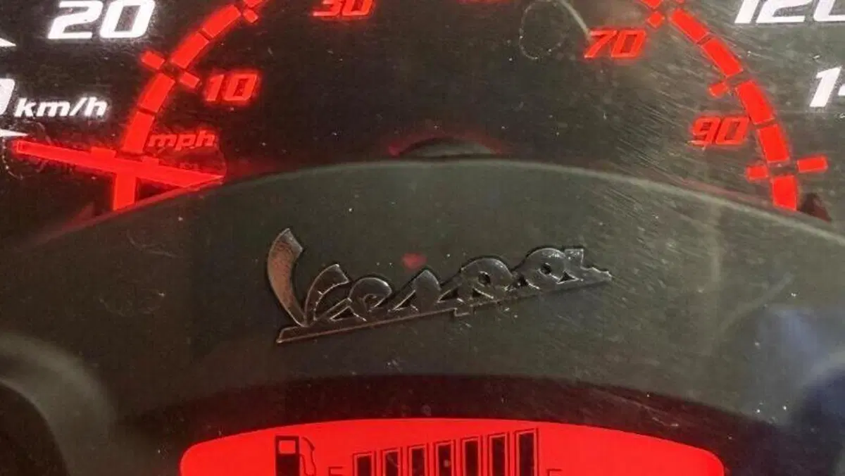 Vespa GTS 300 Hpe (2021 - 22)  (3)