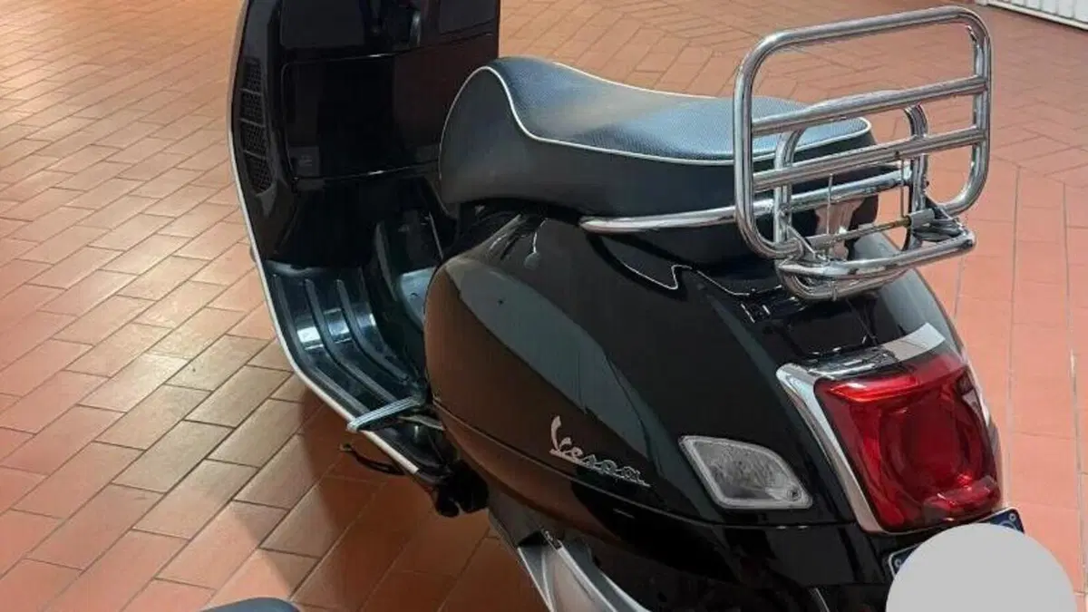 Vespa GTS 300 Hpe (2021 - 22)  (4)