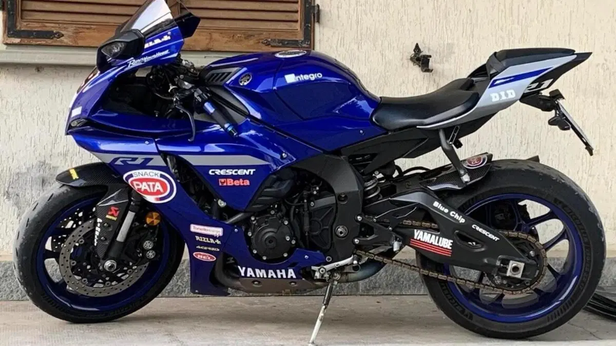 Yamaha YZF R1 (2020 - 25)  (3)